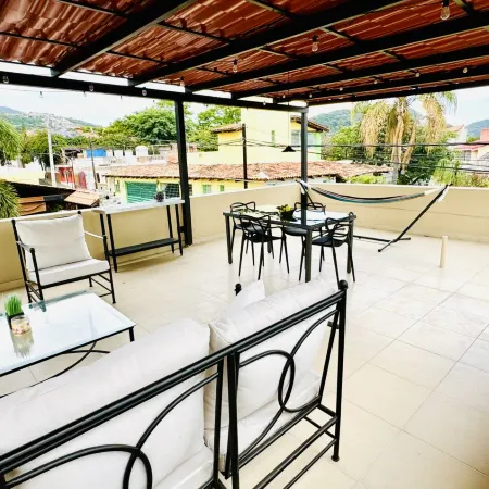 1 Bdrm Guest House -Walk to Everything -Bikes-Gym-Pickleball Court-Golf Cart