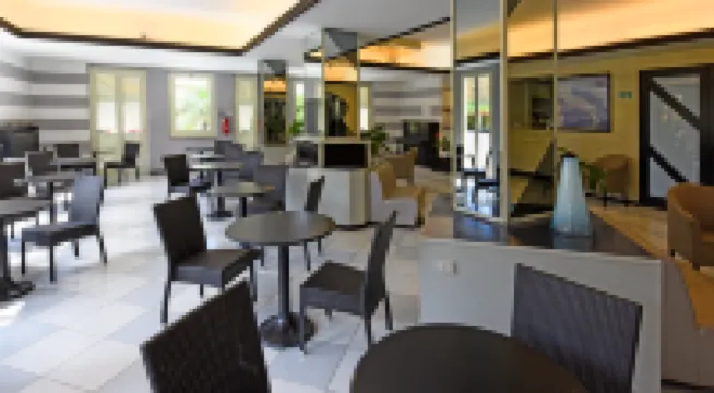 Hotel Sud Est by Fam Rossetti