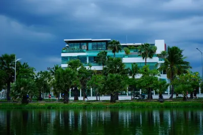 The Beverly Hills Hotel Các khách sạn gần Wat Yong Yaeng