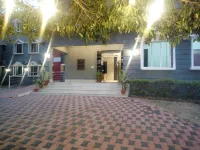 Lake Side Resort Neermahal