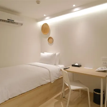 SimpleStay Chatuchak, SureStay Collection by Best Western Отели рядом с достопримечательностью «Станция BTS Mo Chit»