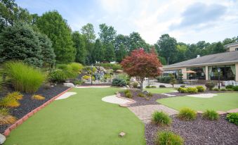 Holiday Inn Express & Suites Sharon-Hermitage