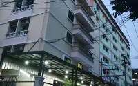 Hotel Paraiso Hotels near Centric Huai Khwang Station