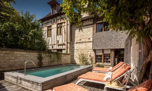La Maison de Rhodes  le Champ des Oiseaux