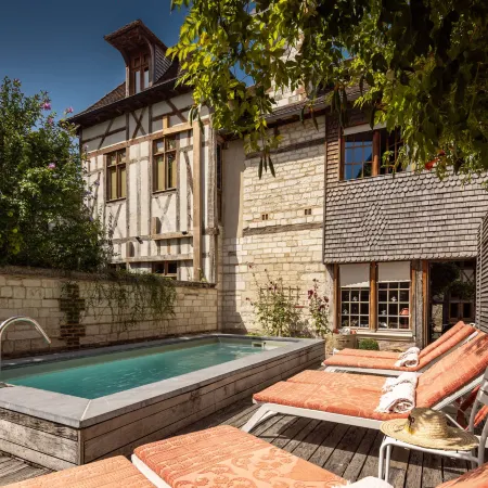 La Maison de Rhodes  le Champ des Oiseaux