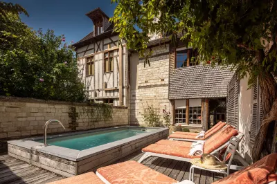 La Maison de Rhodes  le Champ des Oiseaux Hotels in Troyes