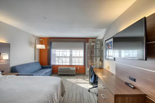 Holiday Inn Express & Suites Oshkosh-SR 41 Отели в г. Ошкош