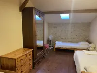 Hercules, les Constellations Hotels in Dœuil-sur-le-Mignon