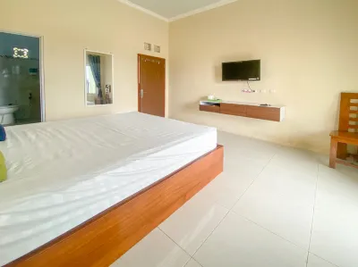Urbanview Griya Lota Guest House Banyuwangi Hotels in Wongsorejo