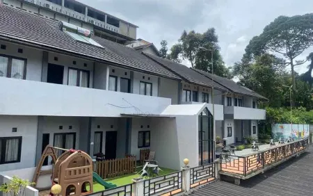 Villa Lemon Отели рядом с достопримечательностью «Cimahi Waterfall»