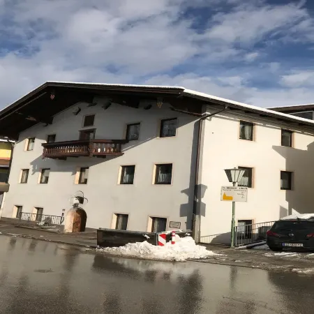 Apartment Building, Fügen