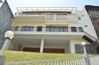 Kerinci Hill Holiday Home, Dago Golf (for Families Only) Hotels in Coblong