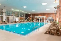 Delta Hotels Kalamazoo Conference Center - Pools