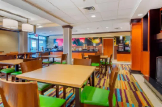 Fairfield Inn & Suites Hooksett Hotels in Merrimack County