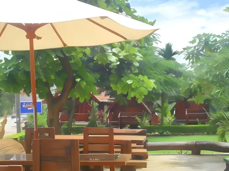 RoomQuest Golden Triangle Premium Collection