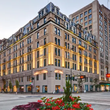 The Cincinnatian Hotel, Curio Collection by Hilton