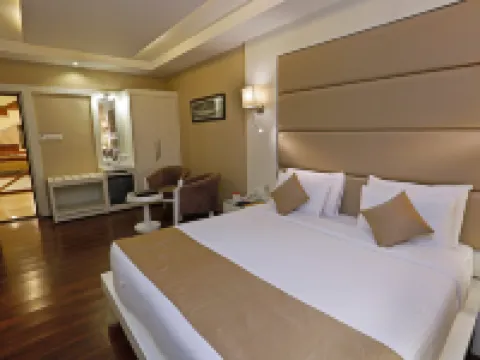 Clarks Inn Srinagar Hotels in Srinagar