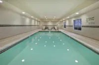 Hampton Inn & Suites Wichita-Northeast - Pools