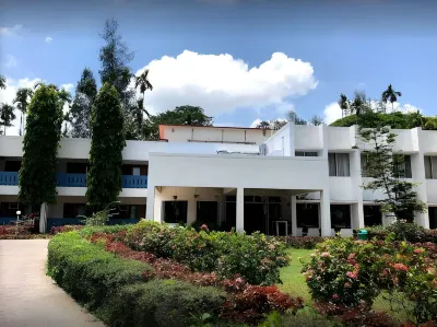Peerless Resort Sri Vijaya Puram Hotel dekat Science Centre
