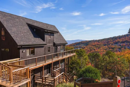 Alpine Vista- One of the best views- Brand New Renovations -3 King Beds!