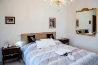 Apartment Teatro - Holidays live here Hotels in Chianni