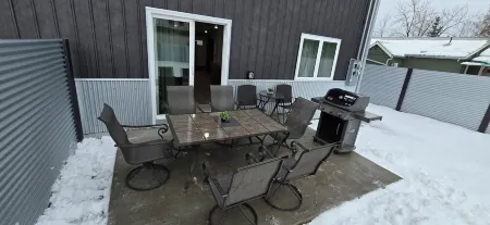 Alaska Charm 3-bedroom townhome with WiFi in brilliant Fairbanks Отели рядом с достопримечательностью «Заказник Френдс оф Кримерс Филд эт Кримерс Филд Мигратори Уотерфоул»