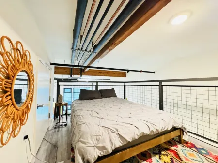 ⁂Pet Friendly⁂-Airport⁂AC⁂Gym⁂