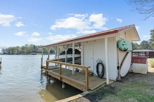 Sleeps 7, Firepit, 2 Kayaks, Big Water + More!