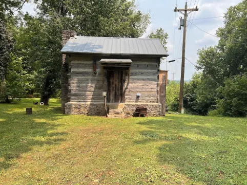 Cheerful Riverfront Retreat 林肯縣酒店