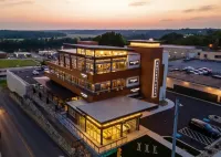 Cozy 1-bedroom condo with WiFi, AC in downtown Clarksville - balcony