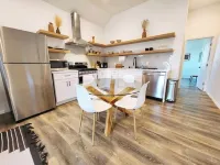 Modern 1-bed guesthome close to DTLA with views