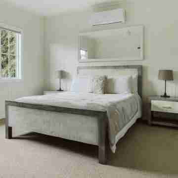 Possums Retreat - Private Spacious Cottage with Hydrotherapy Spa Rooms