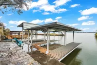 Granbury Lakefront home with boat Dock/Slip Kayaks Firepit Fishing