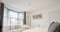 Modern flat in city centre with garden