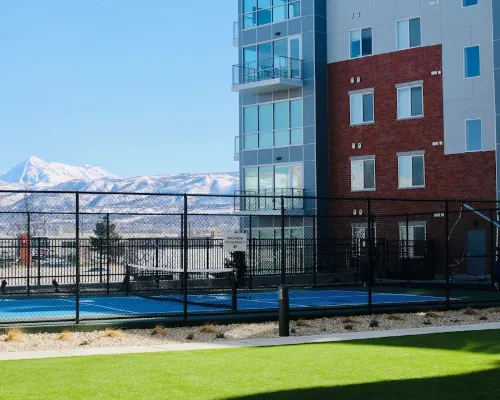 Cozy 1 Bed 1 Bath Apartment w/ Pool, Hot Tub, Gym, Pool Table, Arcade Games Hotels in Draper