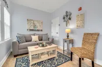 Beautiful Lakeview 1 bedroom/1 bath unit