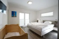 4 Bedroom Private Vacation Home in Hohen Wieschendorf Hotels in Hohenkirchen