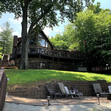 Sunset Dreams Norris Lake Front house/Deerfield Resort-sleeps 14/hot tub/slip