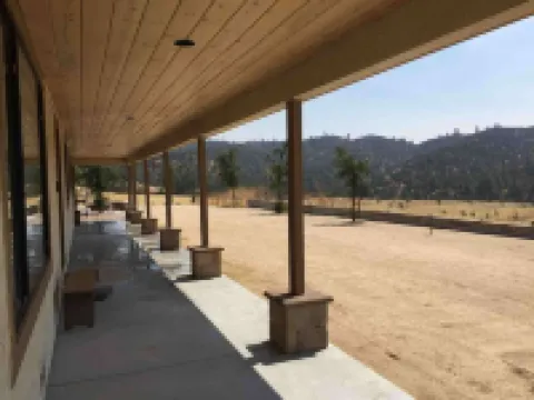 Pinnacles Ranch - Closest to the Park (2 miles to East Entrance)