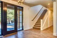 Luxury Sunriver Lodge, 3 King Suites, SHARC Passes, Hot Tub, EV, Sleeps 16!