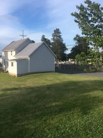 New studio conveniently located in town of Luray.