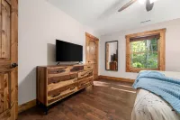 Be the 1ST! NEW CONSTRUCTION 2023~LUXURY~Mtn Views~Hot Tub~Close to Everything!