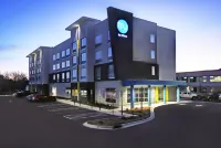 Tru by Hilton Burlington Hotels in 