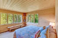 Beautiful Home with Mountain and River Views. Hotel a 