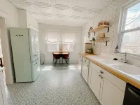 Ivy Jungalow | Bright, Clean, & near Downtown Hotels in Joplin