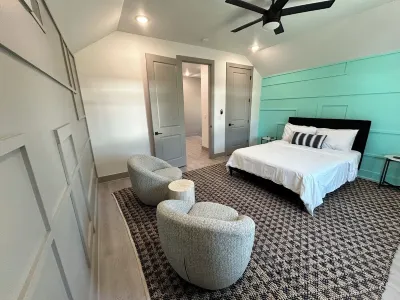 North Firefly - Resort Pool, 2-min. walk to Private Beach! Hotels near Florida State University Coastal and Marine Laboratory