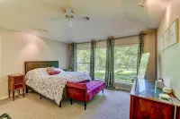 Riverside country retreat with easy access to all that Houston has to offer
