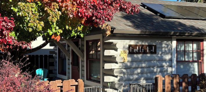 ADA Compliant Cabin. Luxury finishes, pet friendly. Garden, 3 blocks to downtown Hotels in Salida