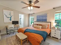 New Game Room-Snow Cones-Pet Friendly-Dock-Fire Pit-Kayaks-Paddleboards- Hotels in Stephens County
