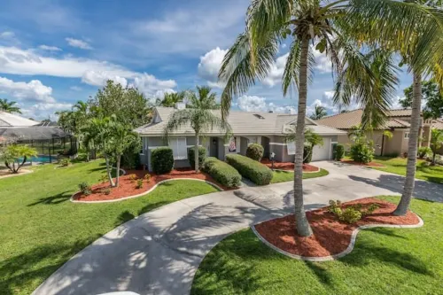 Beautiful Home on Canal in Punta Gorda Isles فنادق في بونتا غوردا